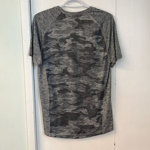 Joe Fresh Active Performance Tee Grey Camo Size Small - Picture 3 of 7